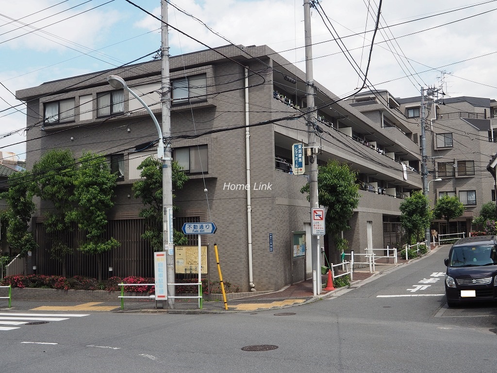 コスモ東武練馬シティフォルム　角地に立地